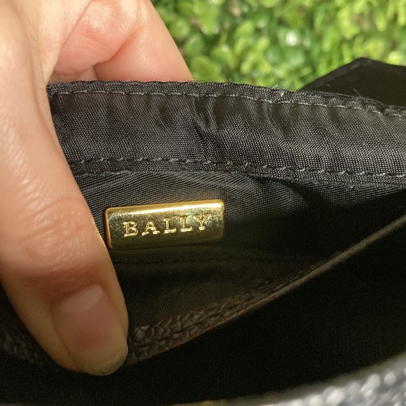 ❤️ Bally Push Lock Clutch With Chain ❤️ - Picture 9 of 17